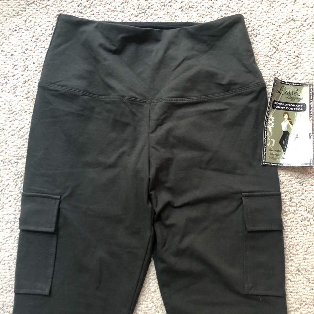 NWT!  Leggings with Cargo Pocket Sz Medium - Picture 2 of 6
